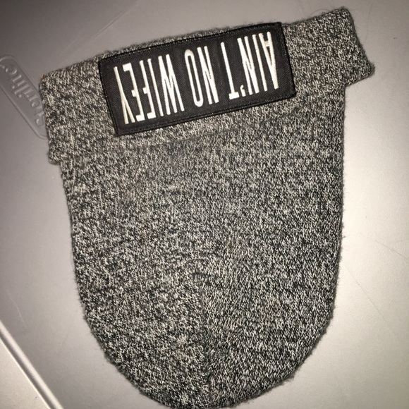 Dimepiece brand Ain’t No Wifey beanie - Picture 2 of 5